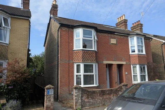Cambridge Road, Horsham, RH13