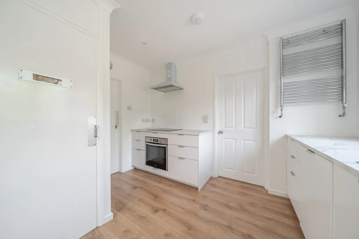 West Heath Road, Farnborough, GU14 photo 2