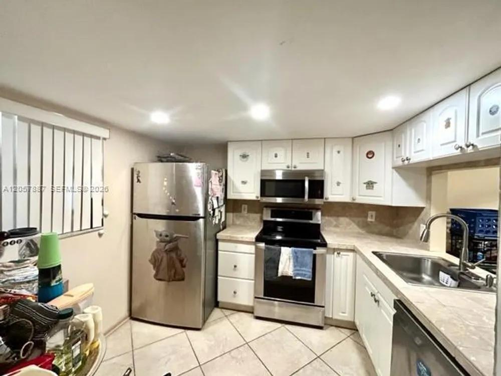 3905 N Nob Hill Rd, Sunrise, FL 33351