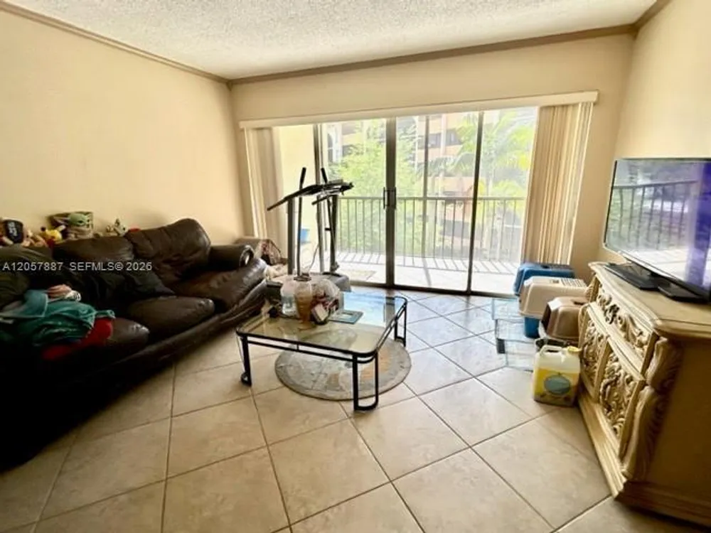 3905 N Nob Hill Rd, Sunrise, FL 33351