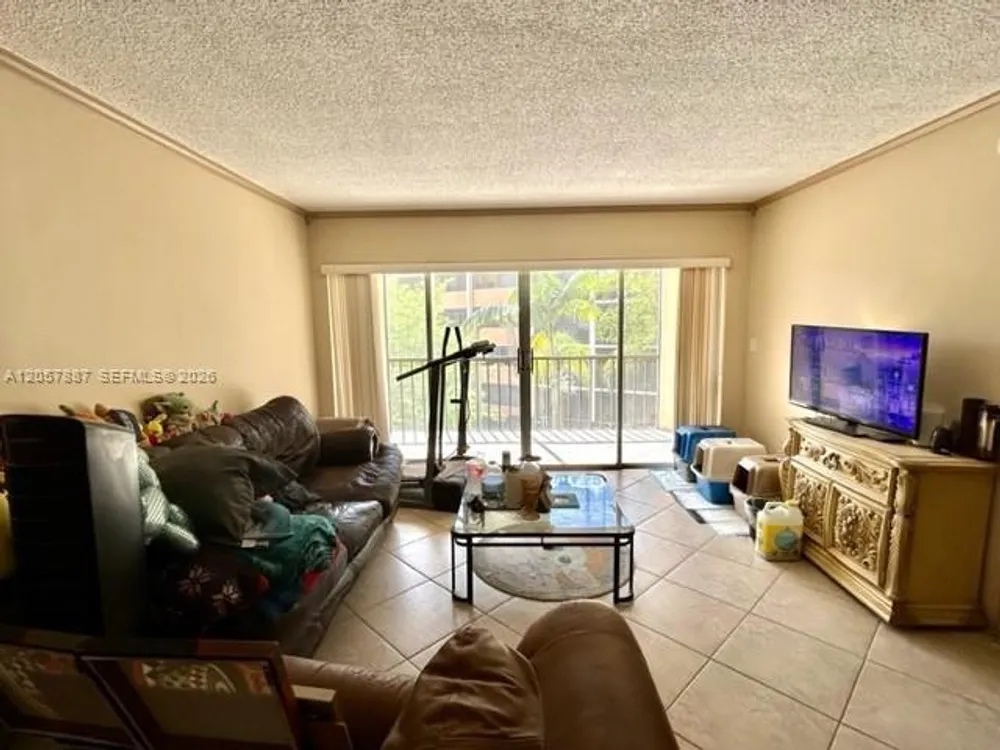3905 N Nob Hill Rd, Sunrise, FL 33351