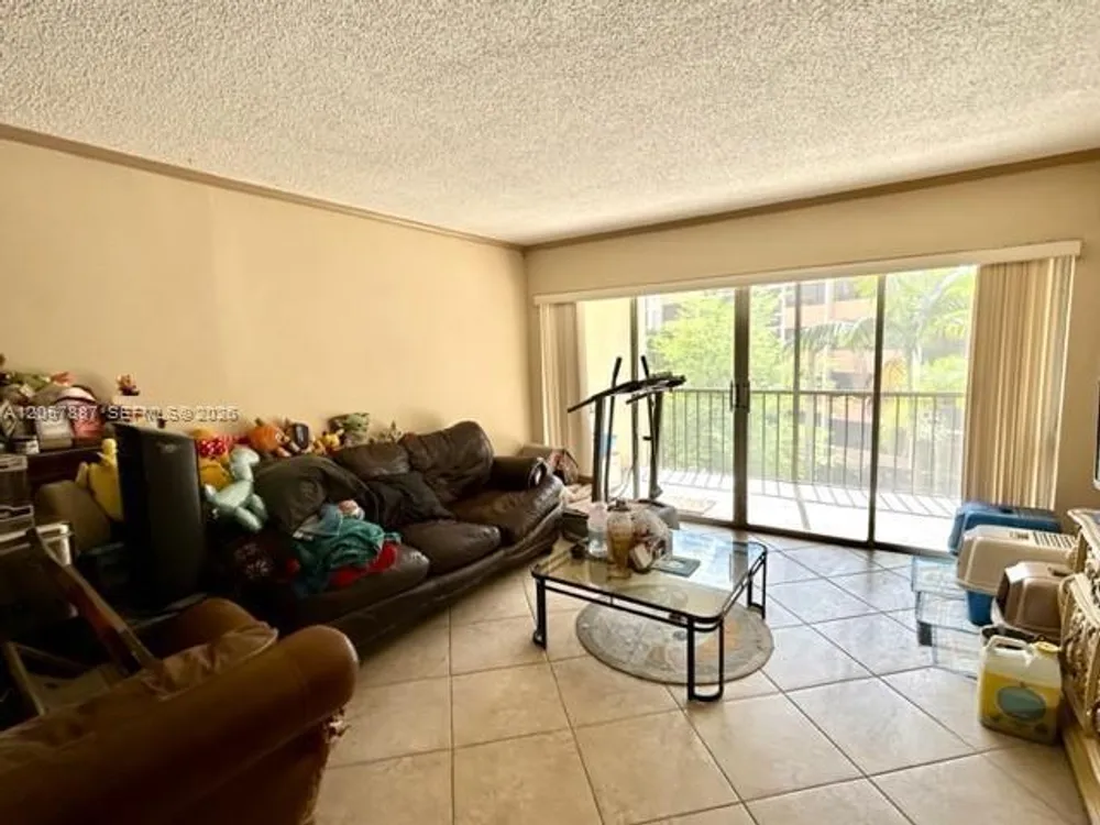 3905 N Nob Hill Rd, Sunrise, FL 33351