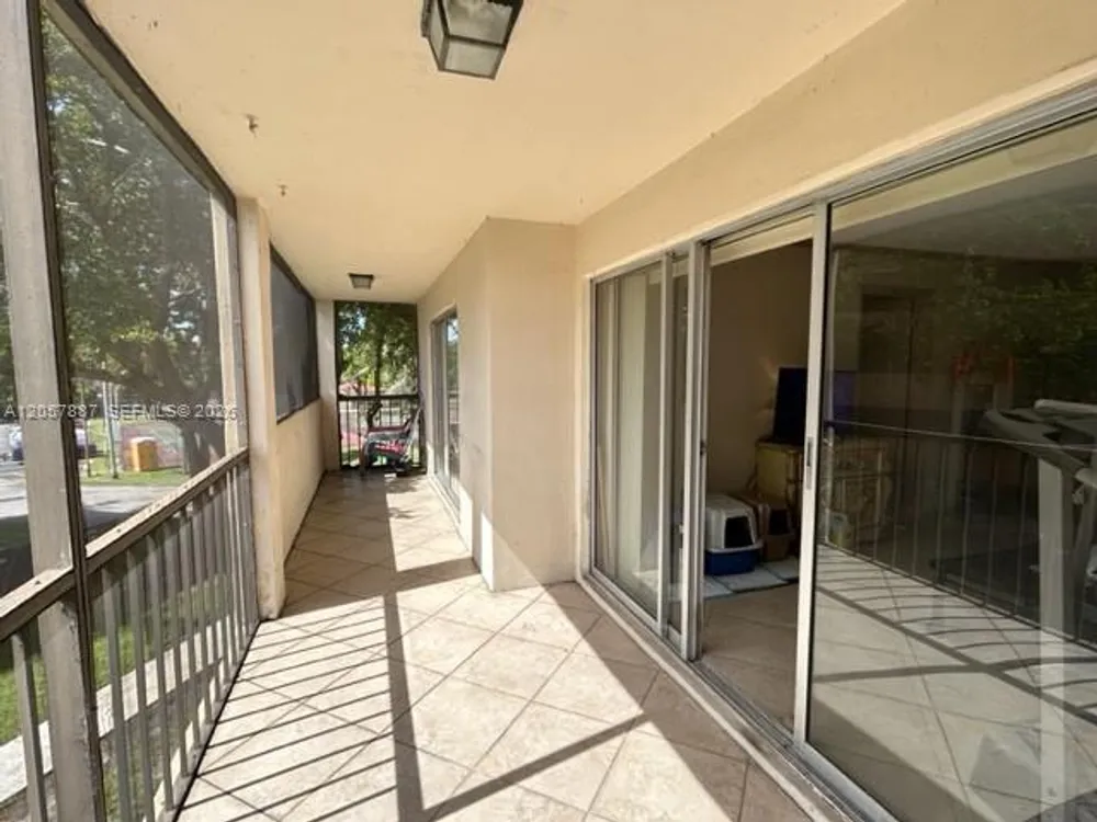 3905 N Nob Hill Rd, Sunrise, FL 33351