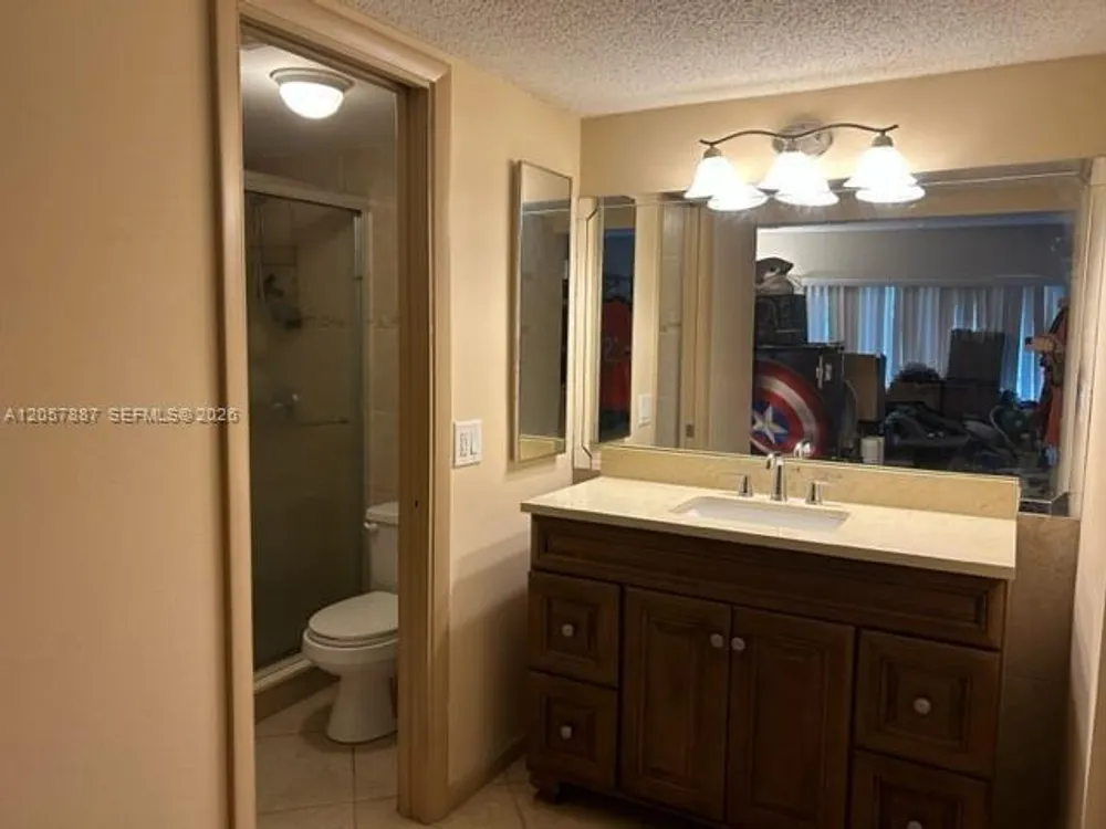 3905 N Nob Hill Rd, Sunrise, FL 33351