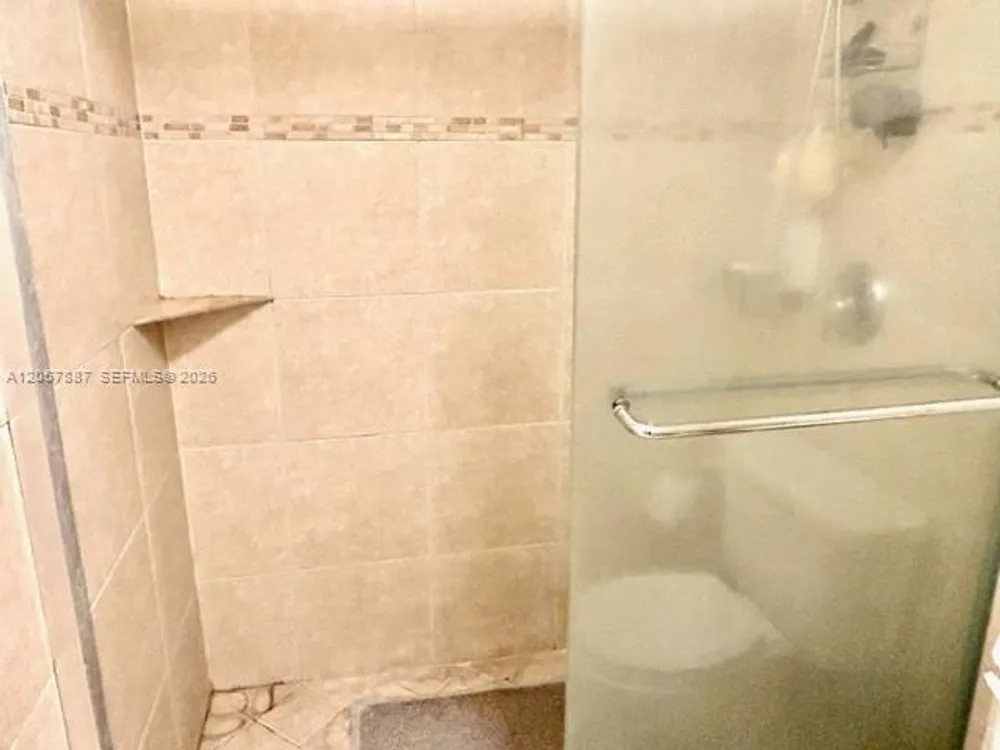3905 N Nob Hill Rd, Sunrise, FL 33351