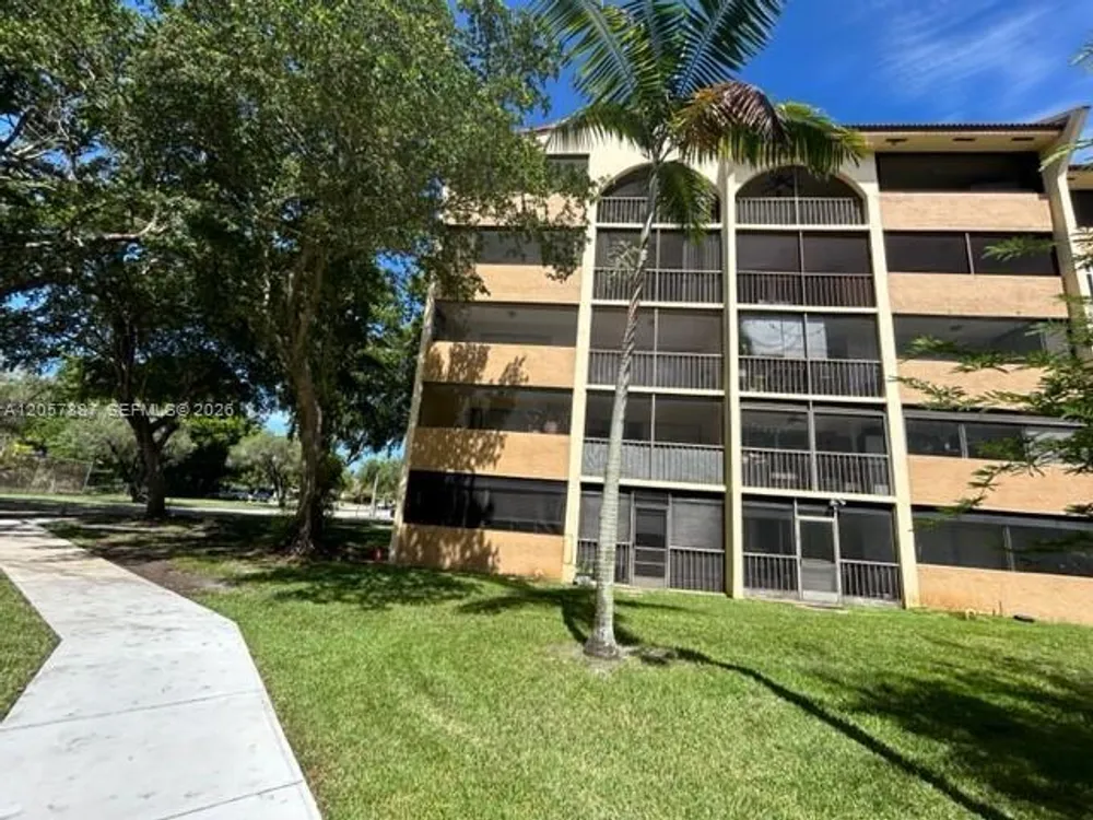 3905 N Nob Hill Rd, Sunrise, FL 33351