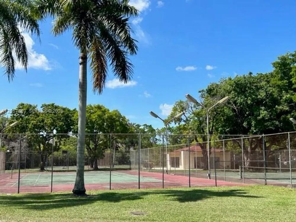 3905 N Nob Hill Rd, Sunrise, FL 33351