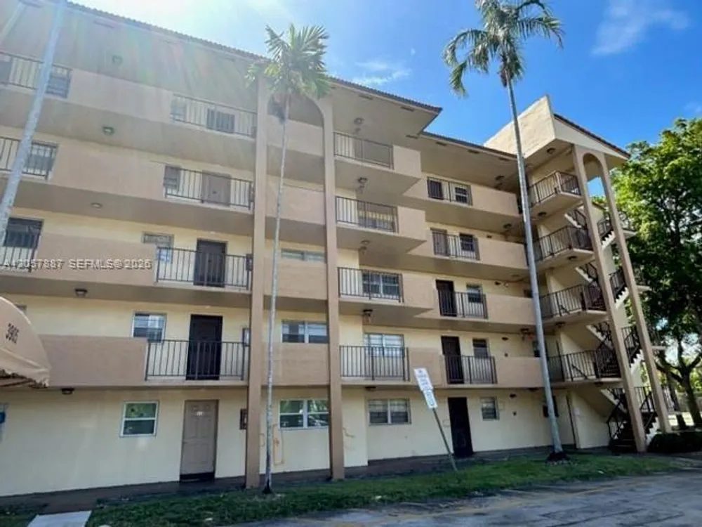 3905 N Nob Hill Rd, Sunrise, FL 33351