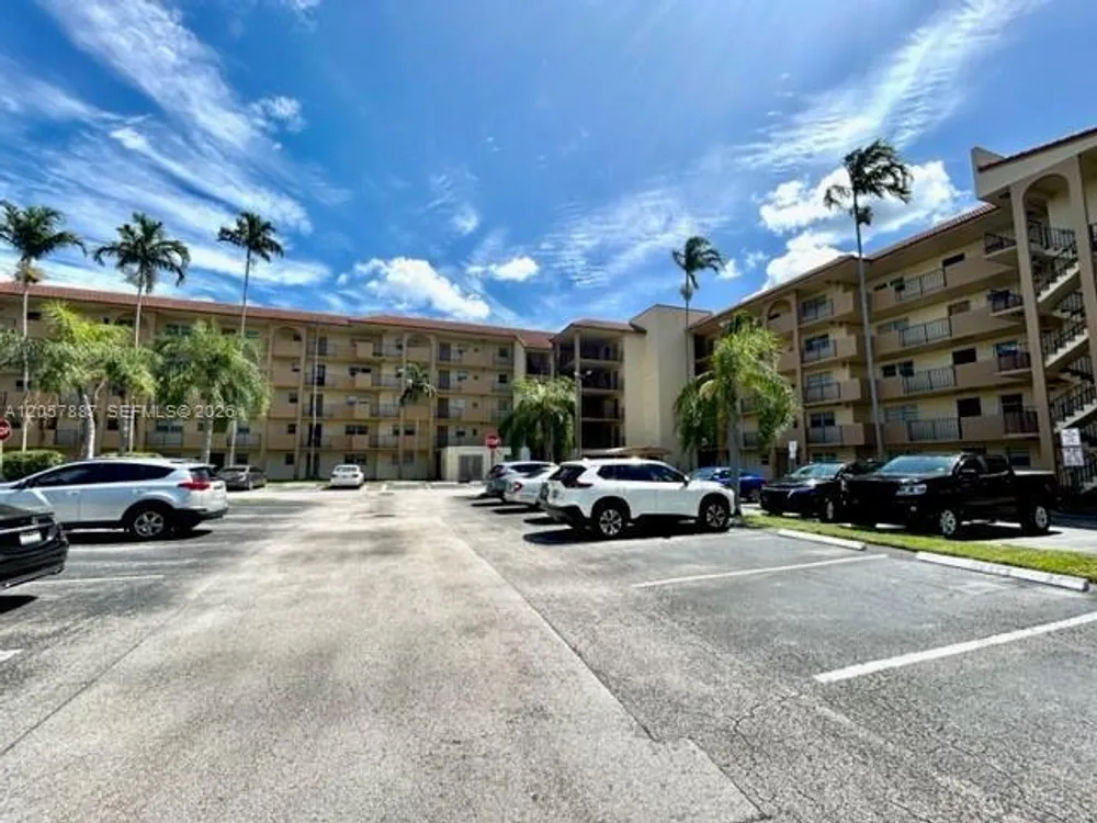 3905 N Nob Hill Rd, Sunrise, FL 33351