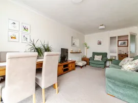 Hampton Close, Stevenage thumb 3