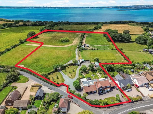 Havant Road, Hayling Island, PO11 photo 17