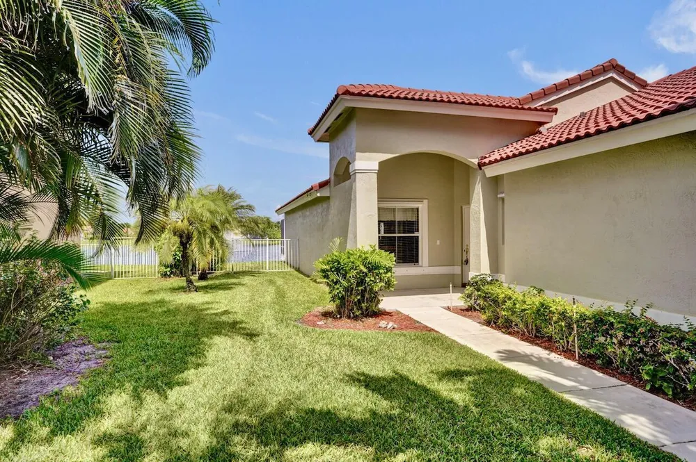5886 Las Colinas Circle, Lake Worth Beach, FL 33463