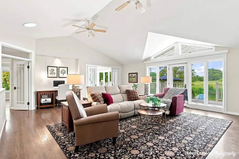 1110 Lake Shore Dr N, Barrington, IL 60010