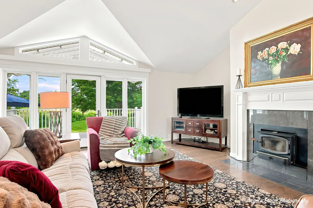 1110 Lake Shore Dr N, Barrington, IL 60010
