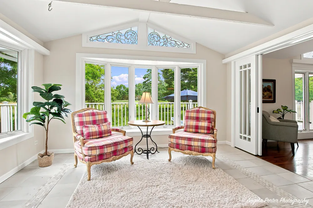 1110 Lake Shore Dr N, Barrington, IL 60010