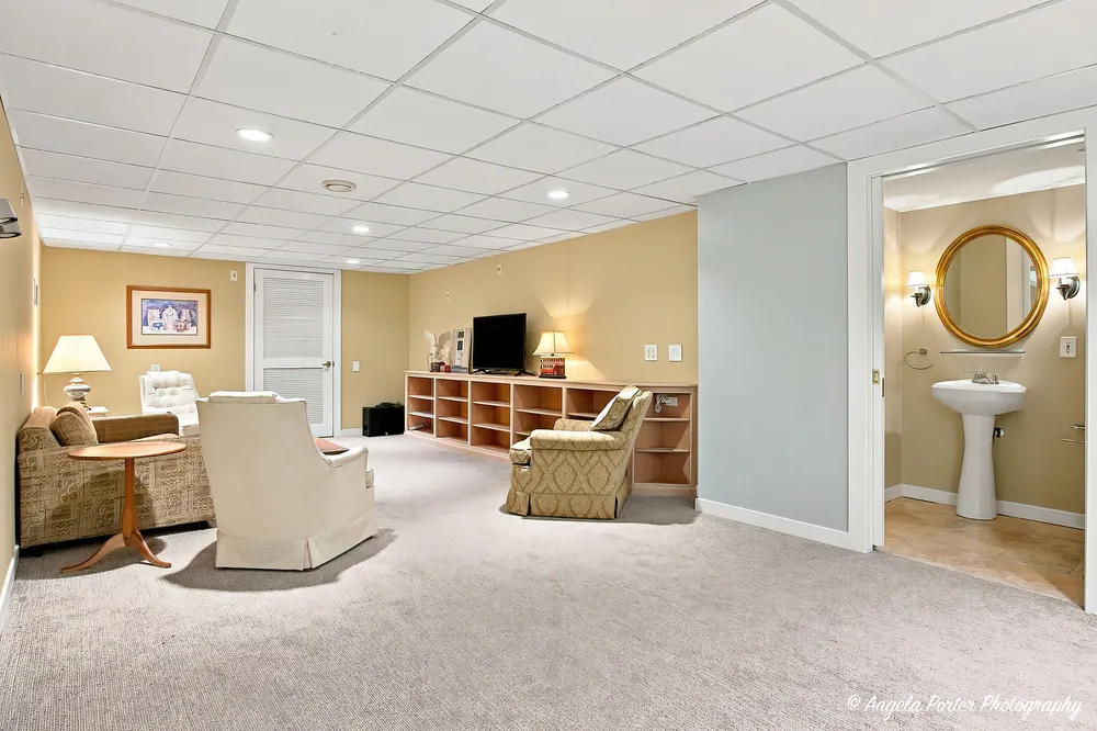 1110 Lake Shore Dr N, Barrington, IL 60010