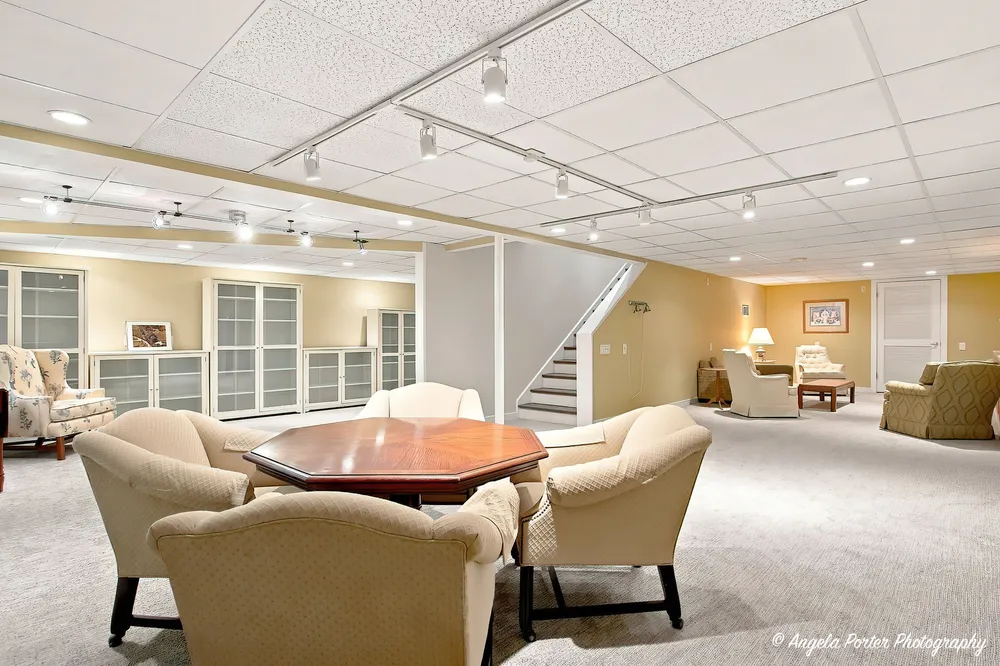 1110 Lake Shore Dr N, Barrington, IL 60010