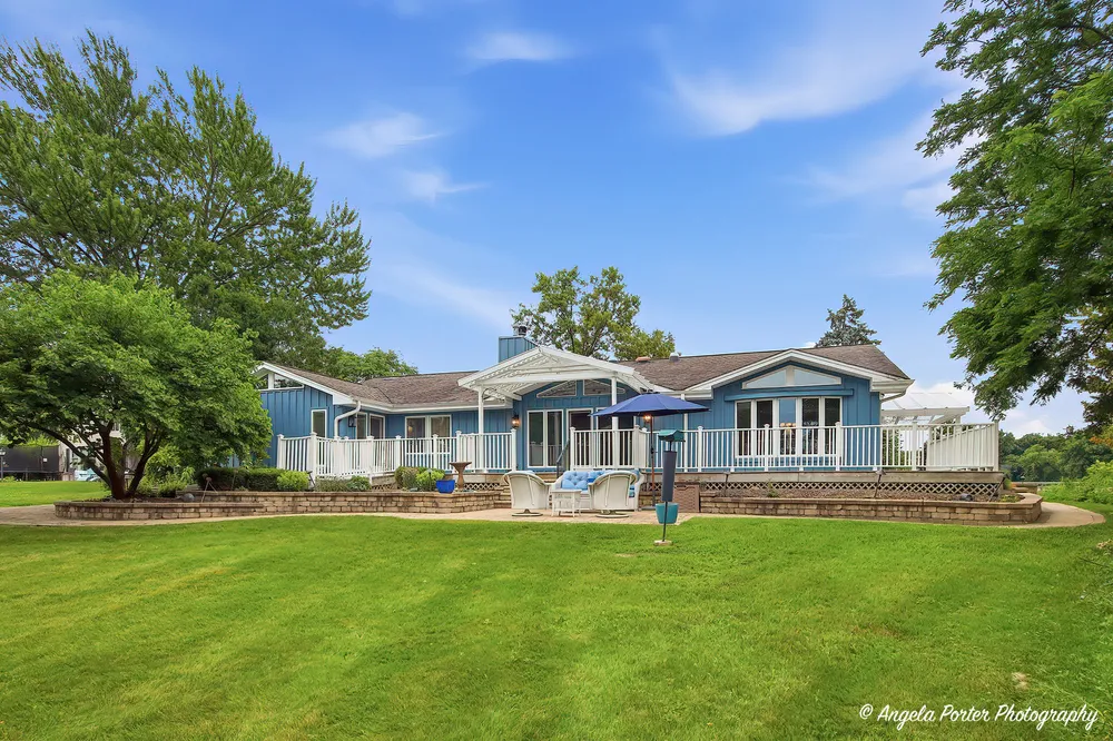 1110 Lake Shore Dr N, Barrington, IL 60010