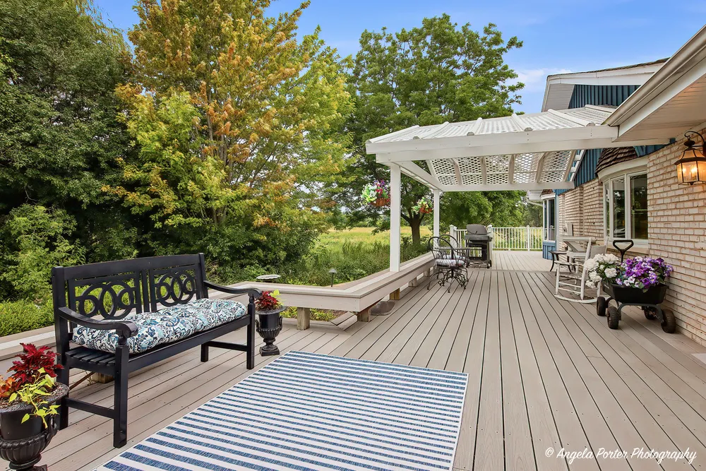 1110 Lake Shore Dr N, Barrington, IL 60010