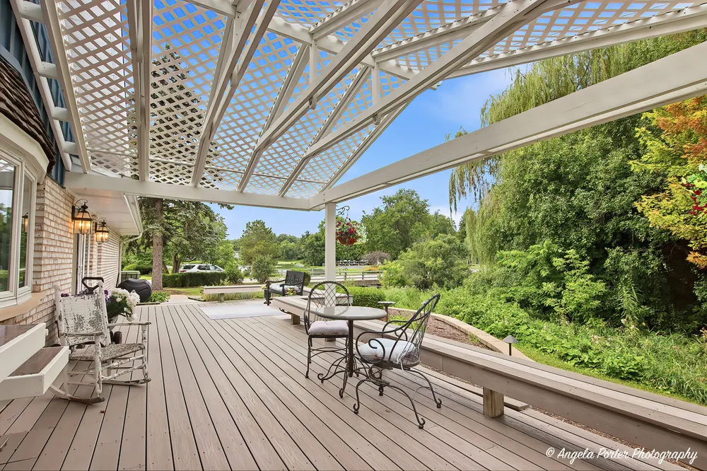 1110 Lake Shore Dr N, Barrington, IL 60010