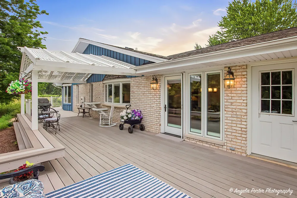1110 Lake Shore Dr N, Barrington, IL 60010