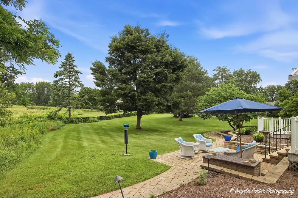 1110 Lake Shore Dr N, Barrington, IL 60010