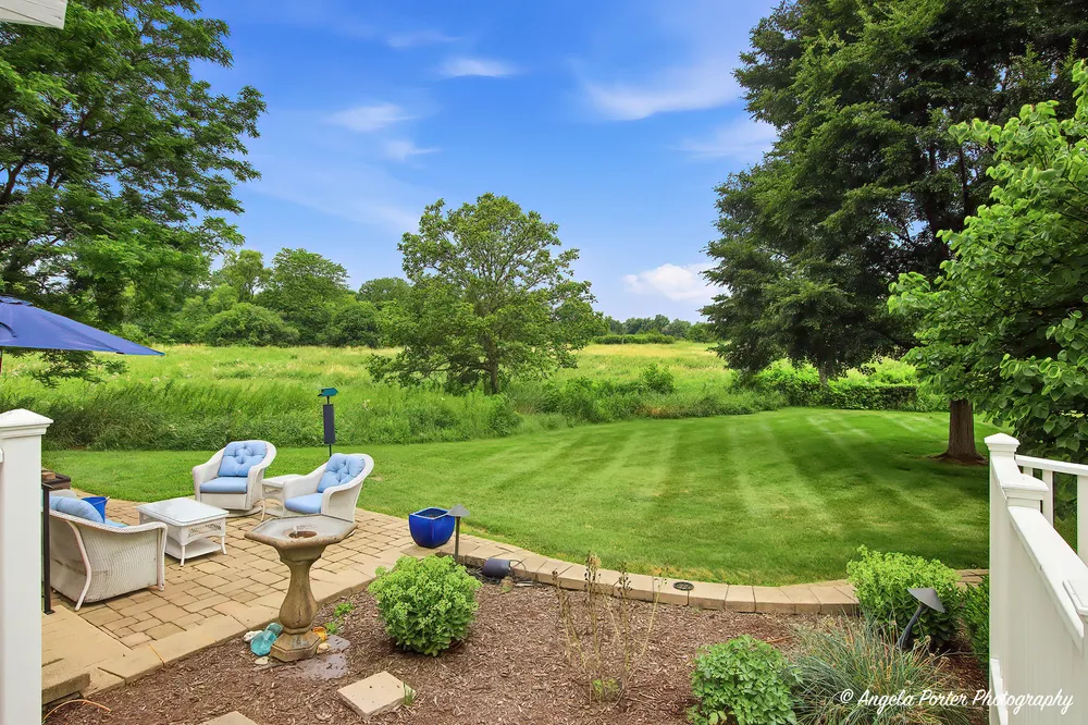 1110 Lake Shore Dr N, Barrington, IL 60010