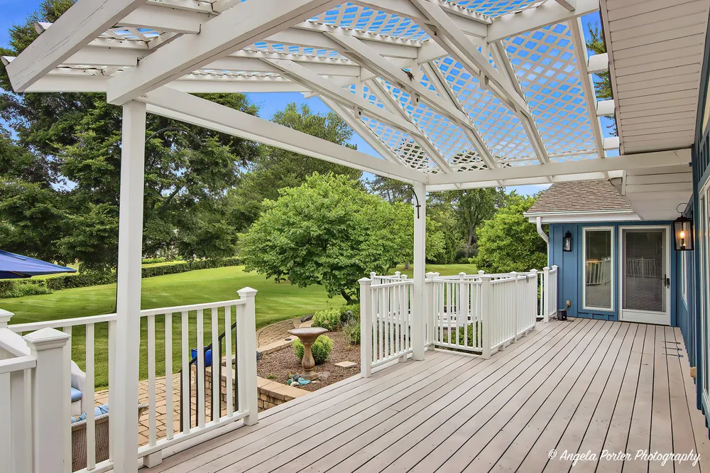 1110 Lake Shore Dr N, Barrington, IL 60010