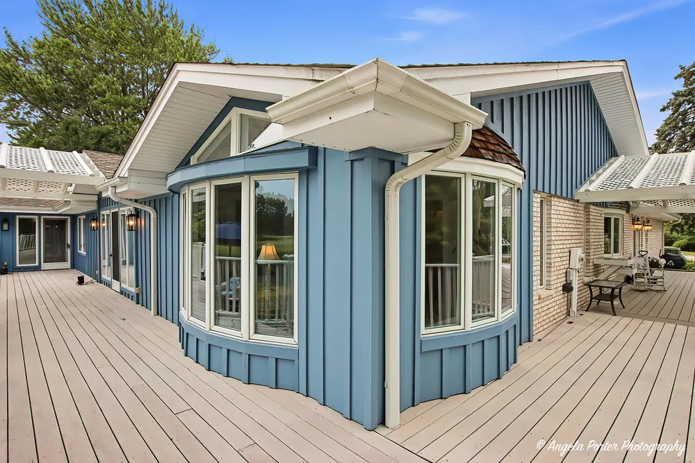 1110 Lake Shore Dr N, Barrington, IL 60010