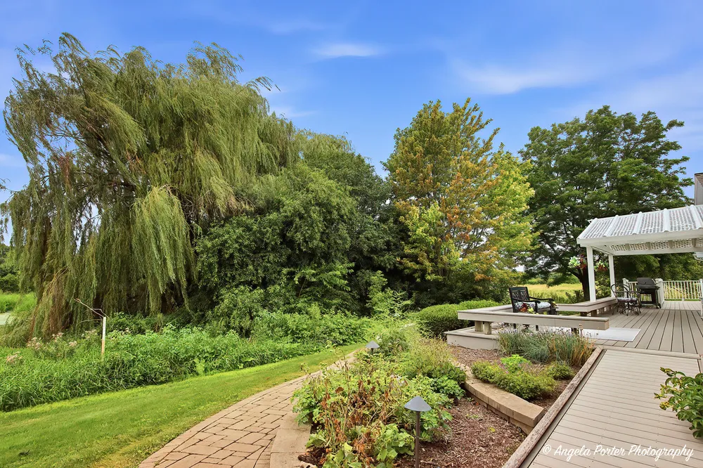 1110 Lake Shore Dr N, Barrington, IL 60010