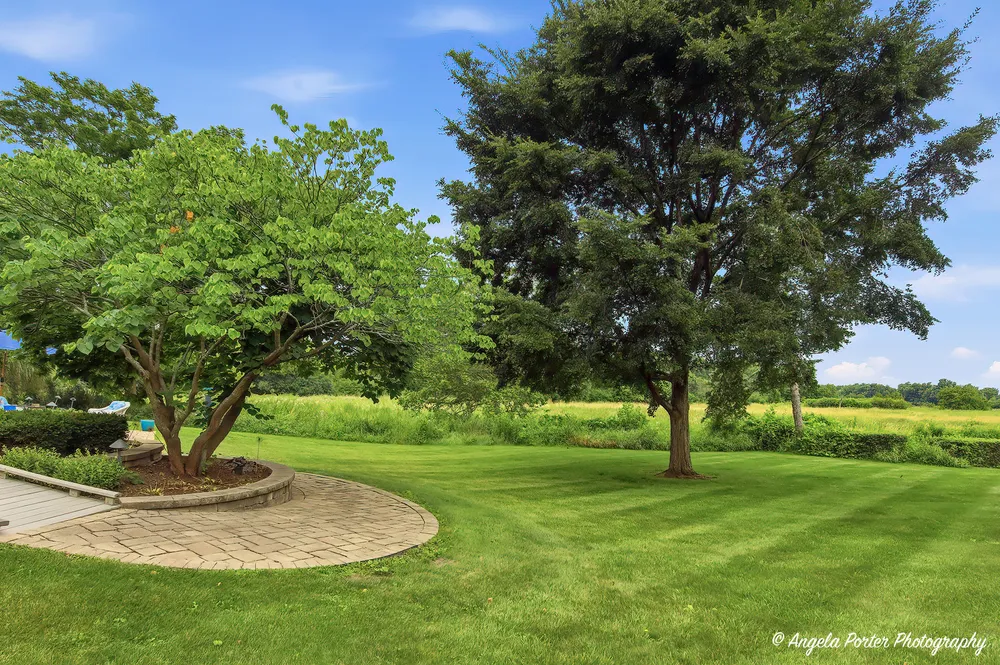 1110 Lake Shore Dr N, Barrington, IL 60010