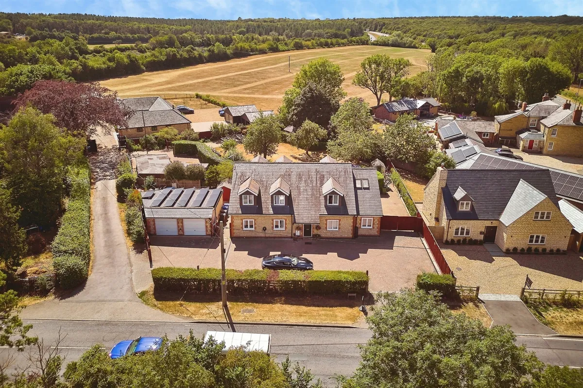 Buckingham Road, Silverstone, Towcester