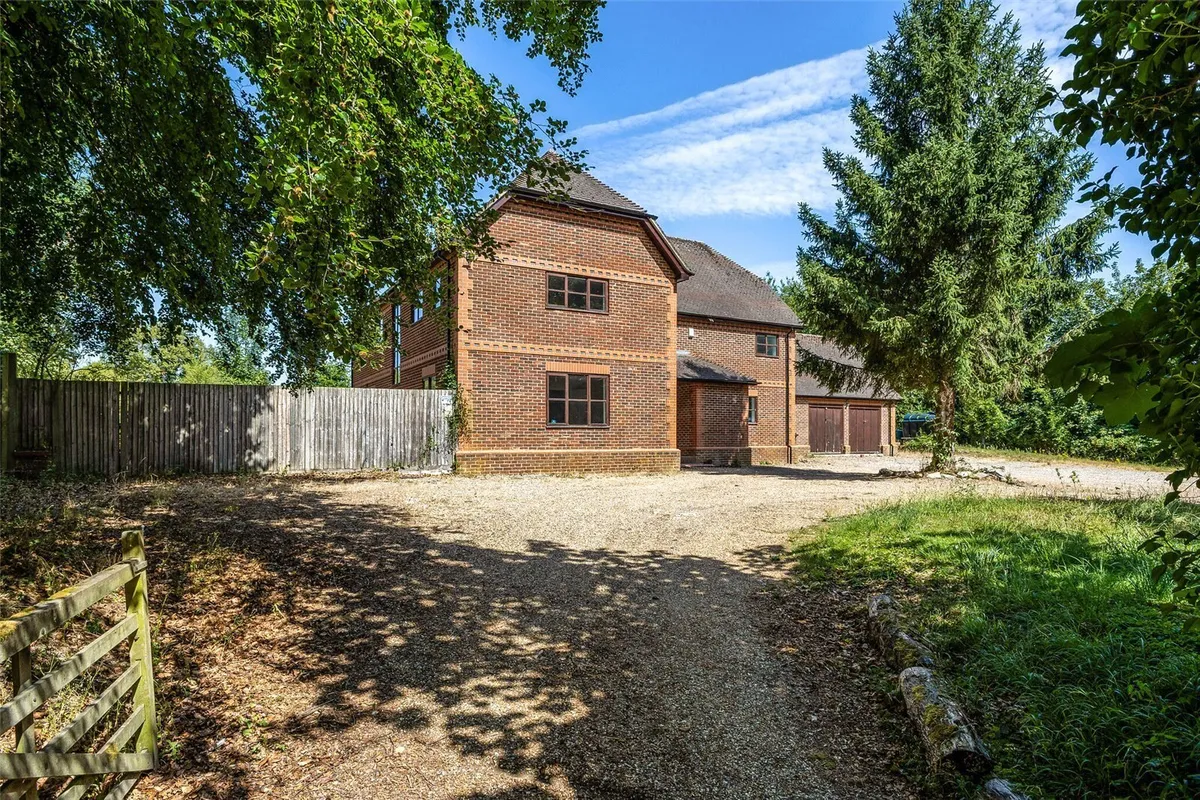 Biddesden Farmhouse, Rooksdown, RG24