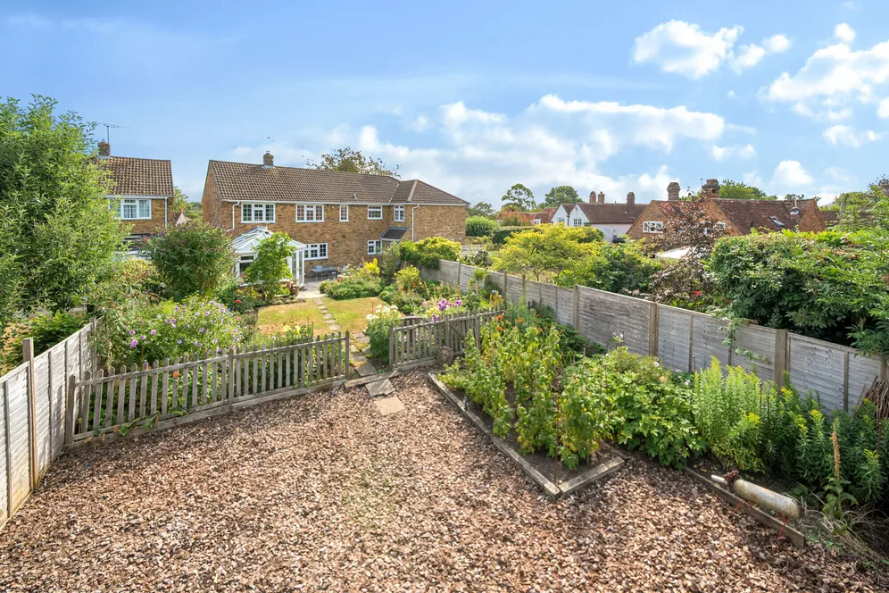 St. Peters Close, Speen, Princes Risborough, HP27 photo 3