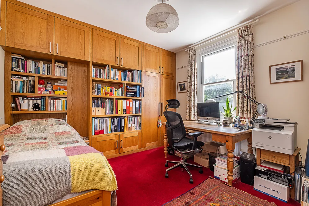 Cromford Road, London, SW18 photo 16