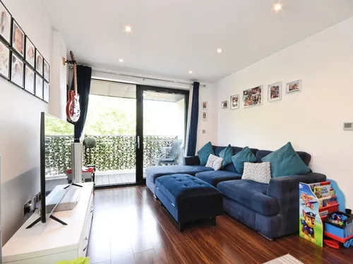 William Hunter Way, Brentwoodphoto