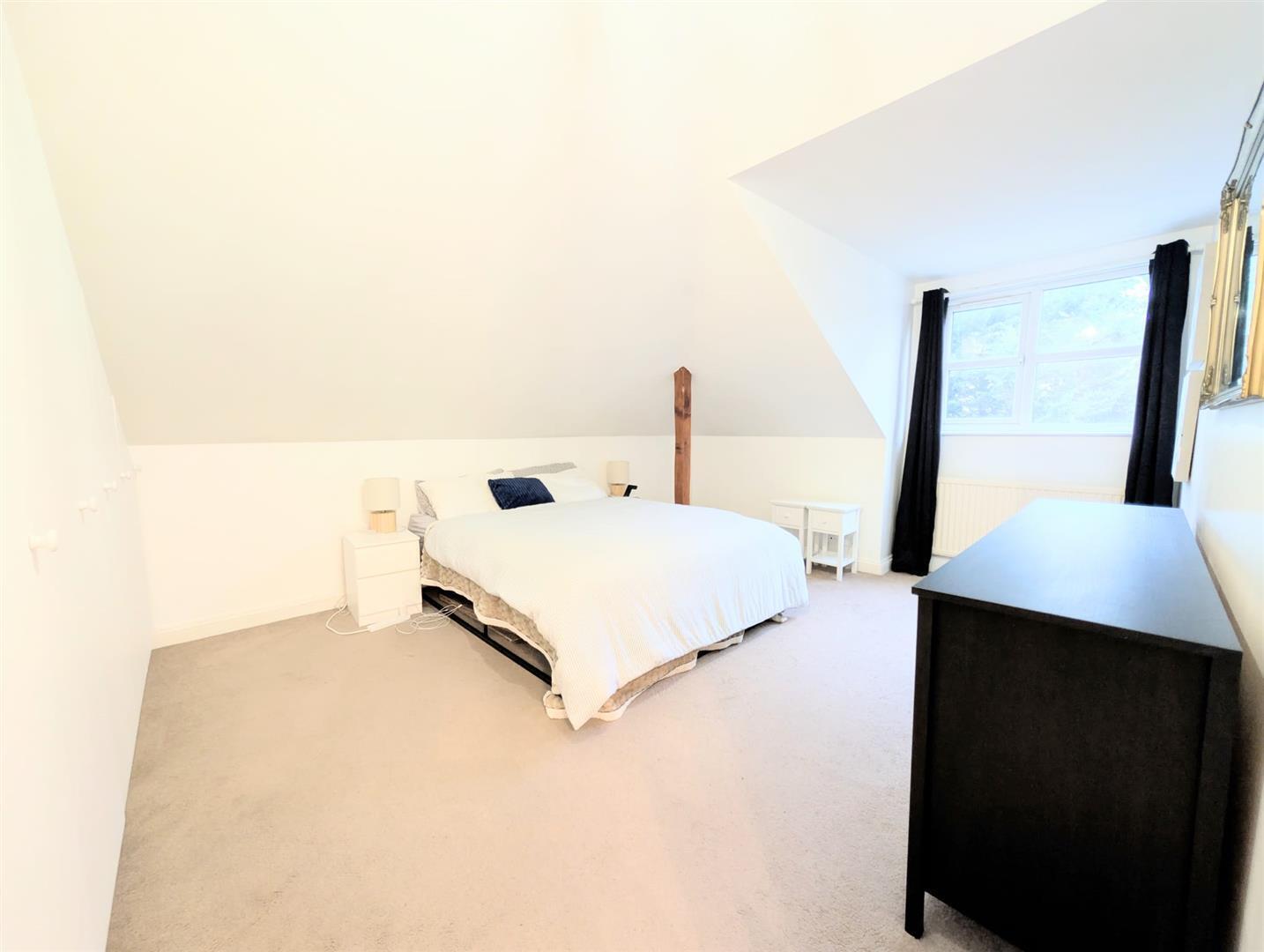 Iona Crescent, Cippenham Image 3