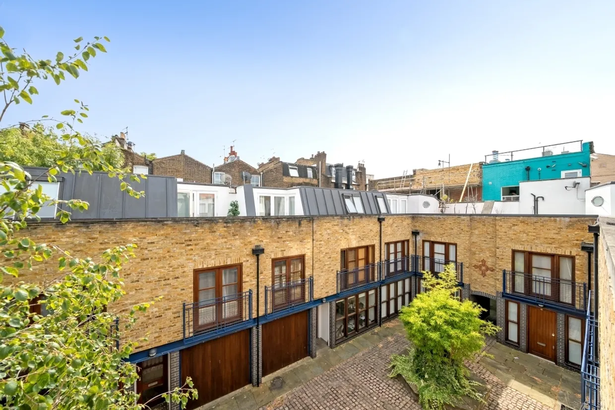 Golden Cross Mews London W11 photo 2