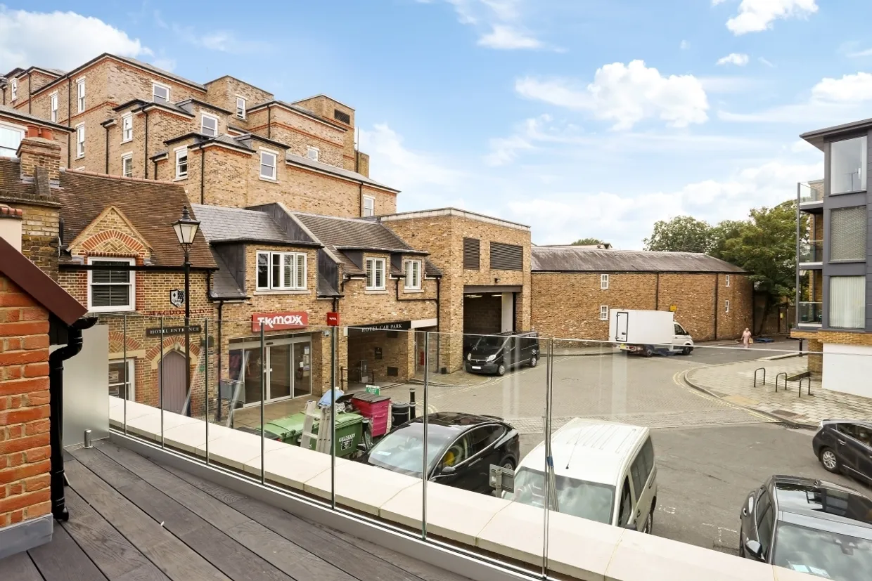 5 Acre Passage Windsor SL4 photo 2