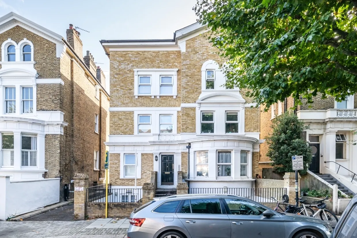 Altenburg Gardens London SW11 photo 1