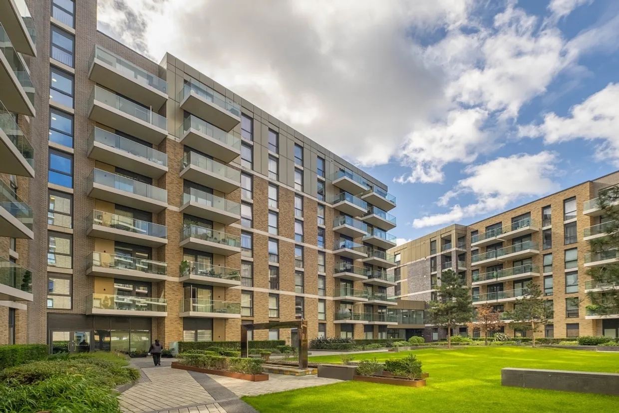 Queenshurst Square Kingston upon Thames KT2 photo 1