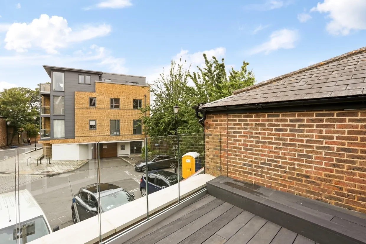 5 Acre Passage Windsor SL4 photo 6