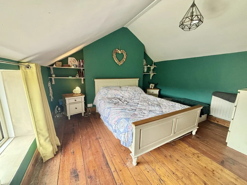 Property carousel item 17