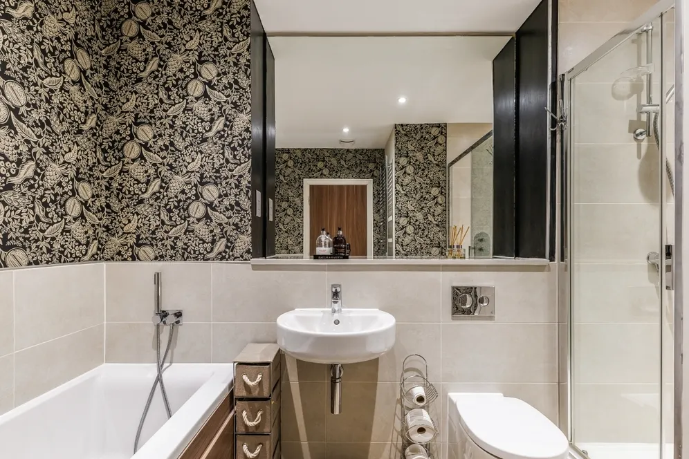 Parsonage Road Horsham RH12 photo 5