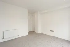 5 Acre Passage Windsor SL4 photo 10