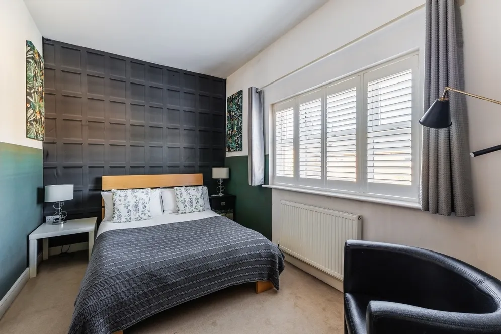 Parsonage Road Horsham RH12 photo 9