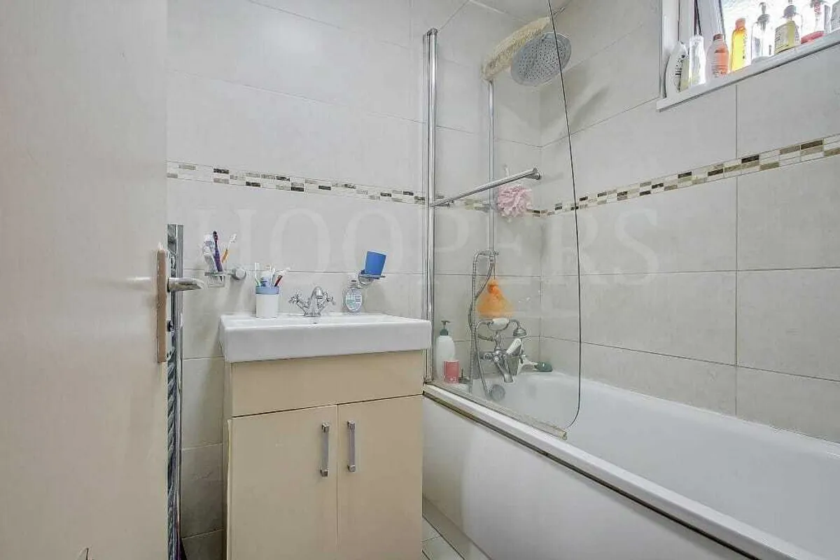 Midwood Close, London, NW2