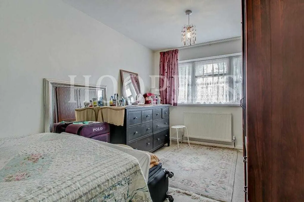 Midwood Close, London, NW2