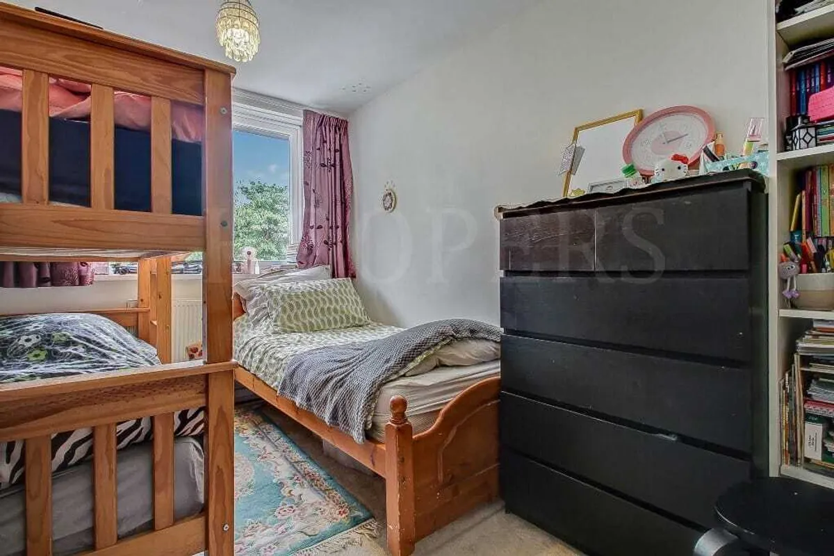 Midwood Close, London, NW2