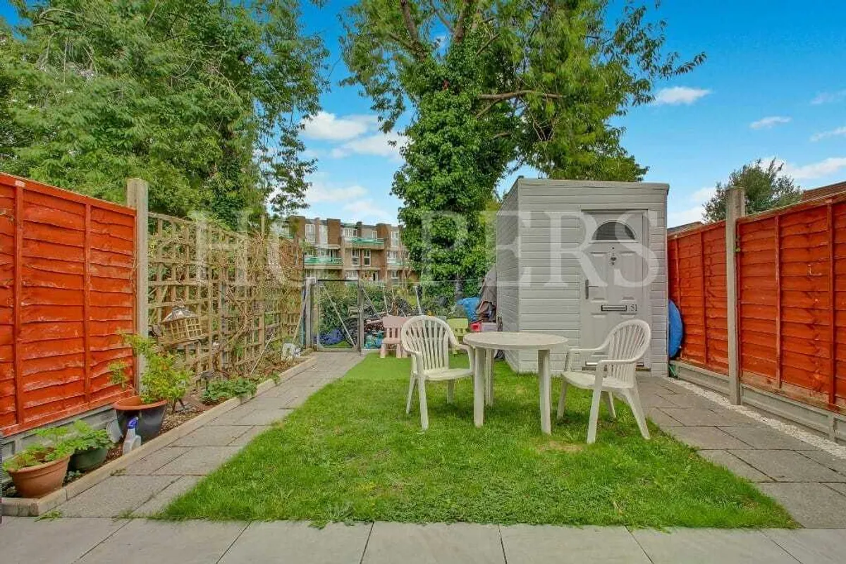 Midwood Close, London, NW2
